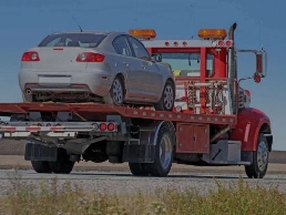https://www.lakelandtowingservices.com/ website